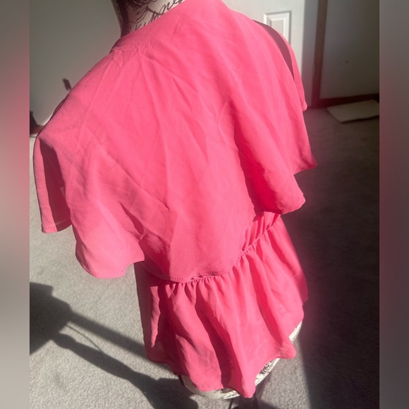 Airy light weight blouse, fit and flare style with a caped back shoulder - Picture 6 of 8